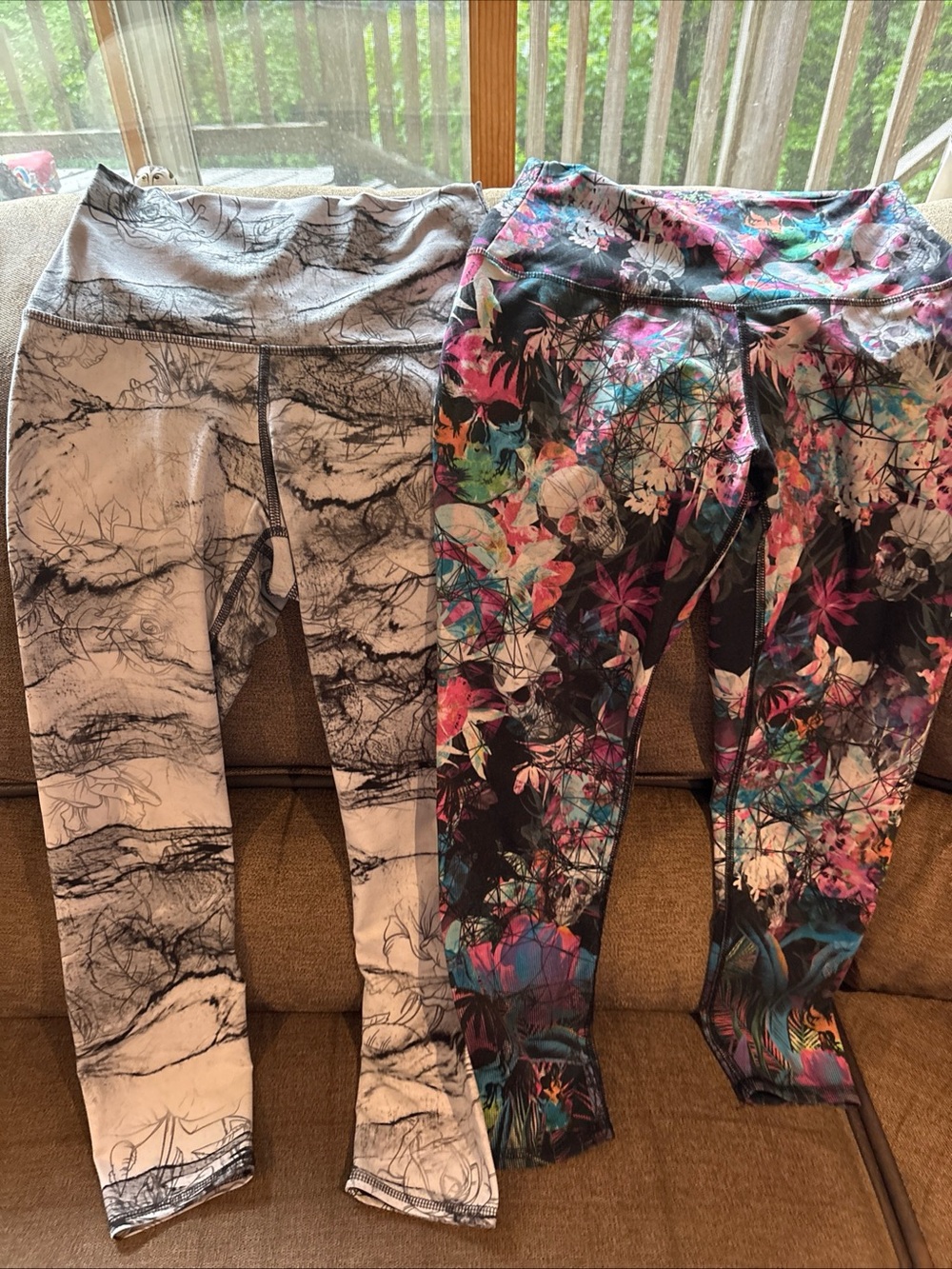 2Evolution & Creation Crop Leggings Capri White Gray Forest  Flowers / Skulls M